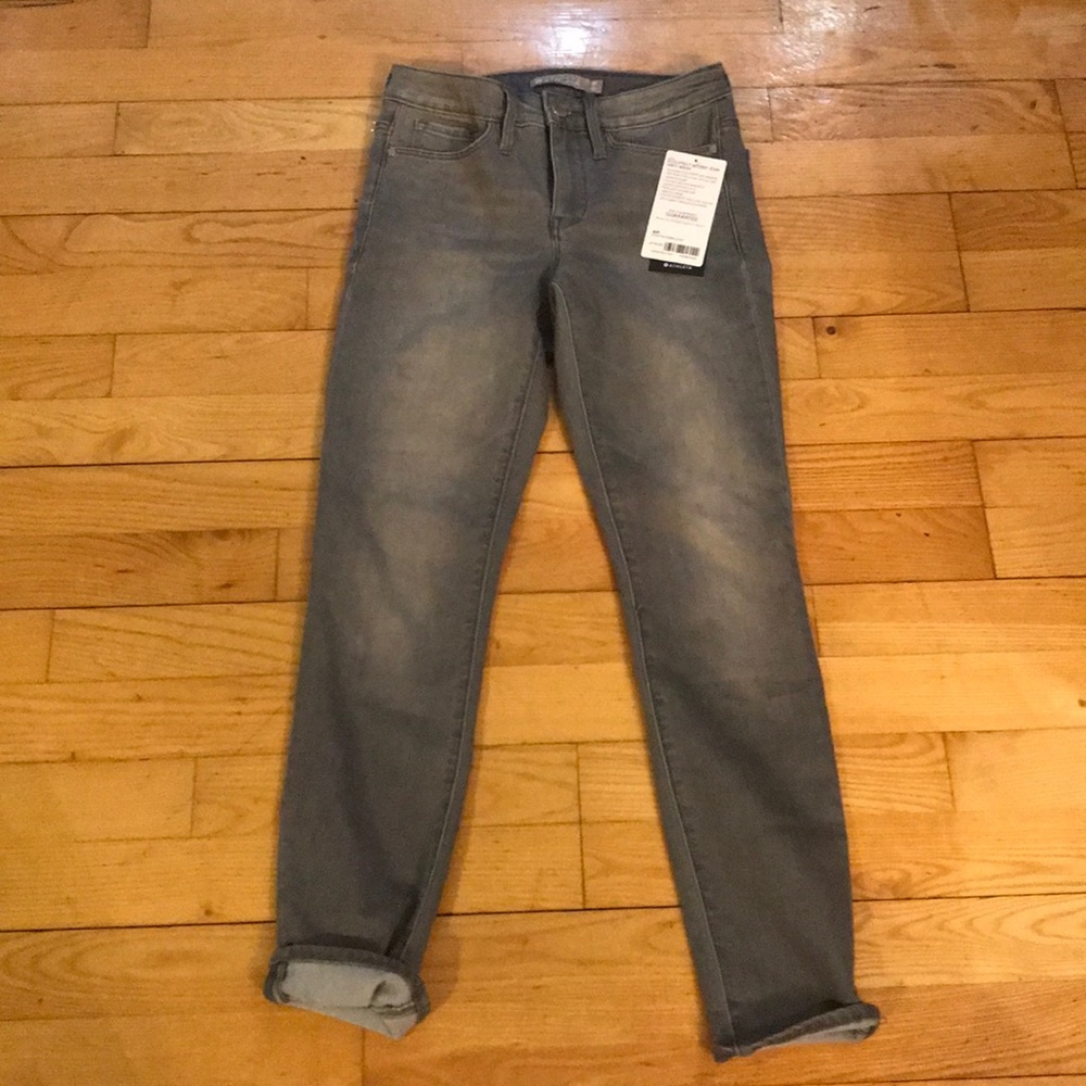 BNWT. Athleta Grey Sculptek Jean size 4P